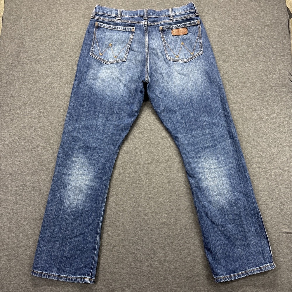 Wrangler Retro Relaxed Boot Jeans Mens 34x33 Cowboy Western Faded Whiskered Blue - Picture 6 of 9